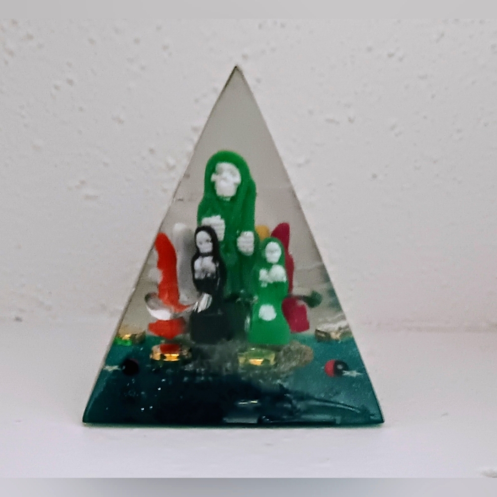 Santa Muerte Pirámide Orgonita Suerte / Holy Death Statue Fixed Orgonite Pyramid